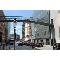 411_4060 Fussgängerbrücke in der Grossen Elbstrasse - Architektur in Hamburg Altona. | Grosse Elbstrasse - Bilder vom Altonaer Hafenrand.